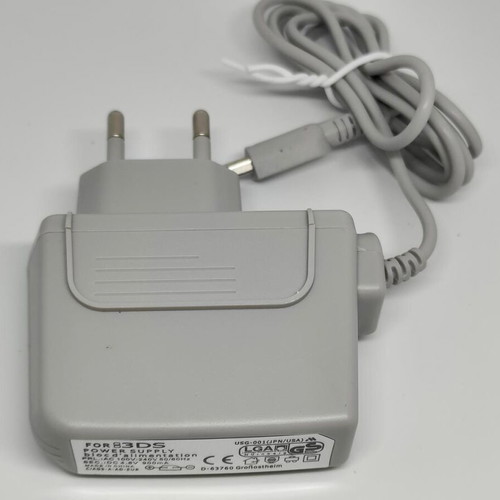 Nintendo 3DS 2DS DSi XL charger like new, gray
