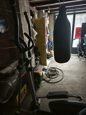 Elliptical machine slightly used, screen not working
