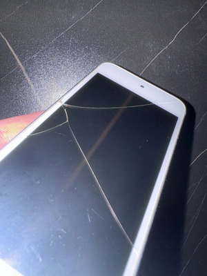 Iphone used with cracked screen, functional