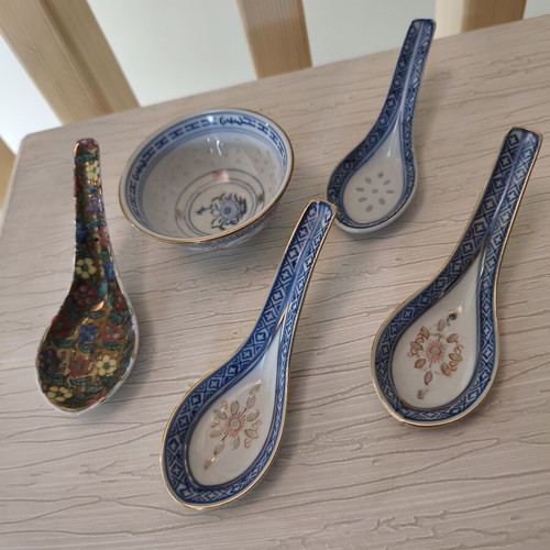 Porcelain spoons and small bowl like new, set of 5