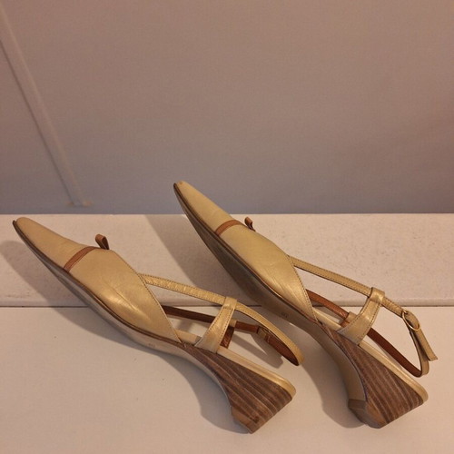 Vavoulas women's low slingback sandals gold with pink gold bow like new