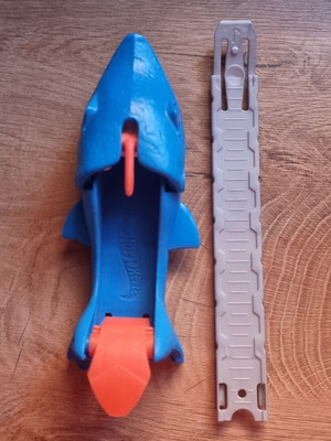 Hot Wheels Shark Launcher toy like new
