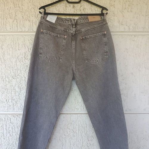 Γυναικείο τζιν ZARA Straight Fit μέγεθος 44 σαν καινούργιο, γκρι ξεβαμμένο