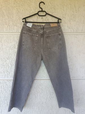 Γυναικείο τζιν ZARA Straight Fit μέγεθος 44 σαν καινούργιο, γκρι ξεβαμμένο