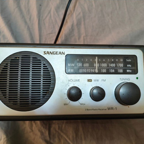Sangean WR-1 analog AM/FM radio used, wooden case