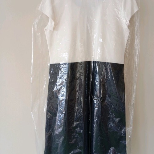 Chic dress new, size 3, black and white