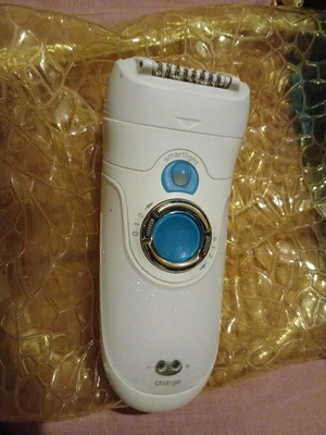 Hair removal epilator with charger and pouch