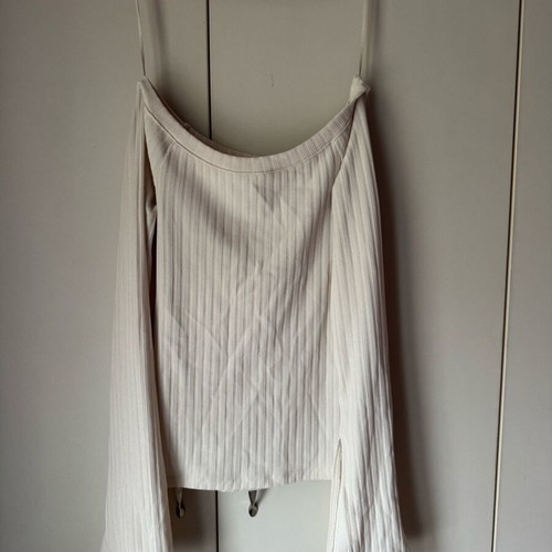 Gina Tricot blouse like new, beige, bell sleeves, off-shoulder