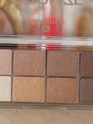 Essence All About Bronze eyeshadow palette, shimmer metallic