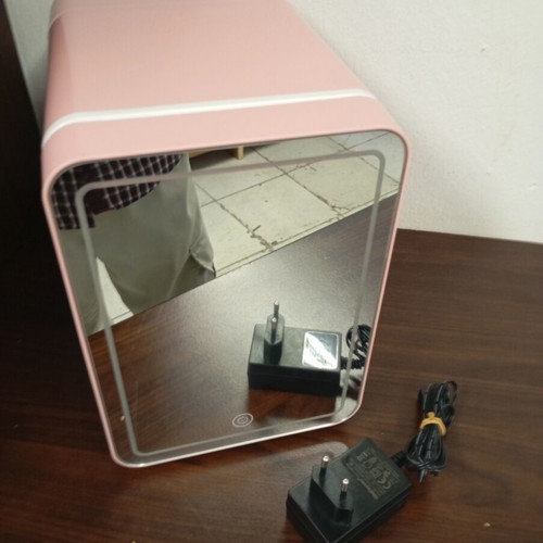 Mini beauty fridge 4 liter like new