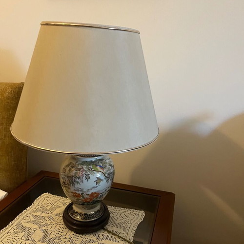 Chinese lamps like new, set of 2 with wooden bases