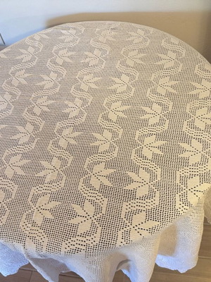 Handmade knitted tablecloth white like new