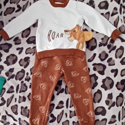 The Lion King Orchestra tracksuit set for 3 years like new, brown
