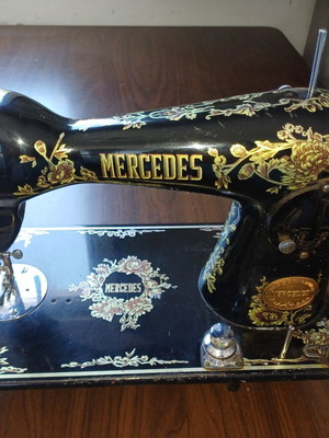 Mercedes sewing machine like new
