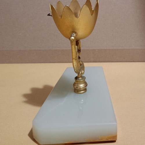 Decorative onyx with bronze used