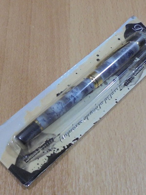 DeAgostini collectible writing pen gray - white new