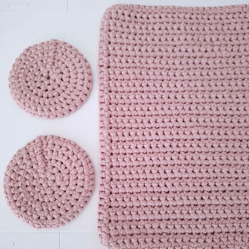 Handmade crochet placemat set with 4 coasters in pink, new