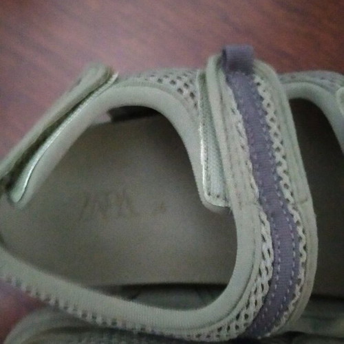 Children's athletic shoes like new, sizes 22, 24, 25