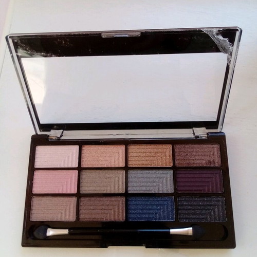 Freedom eyeshadow palette with 12 shades new