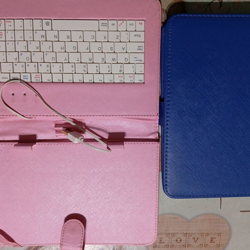 Tablet case 10" with keyboard like new, blue and pink