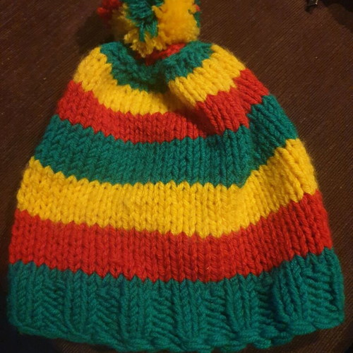 Hand-knitted hat like new, multicolored