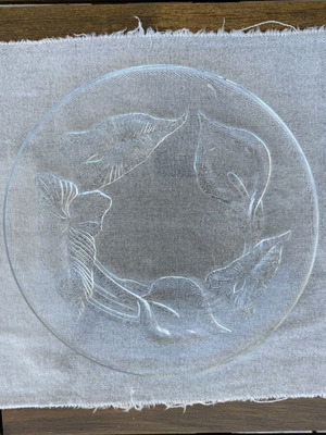Glass Serving Platter with Design like new, 31cm diameter