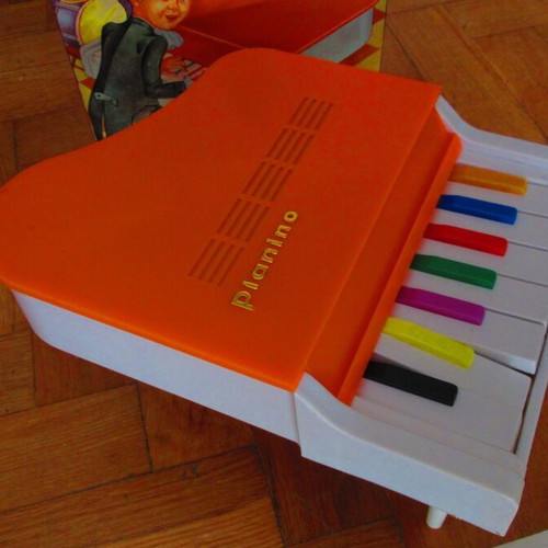Pianino musical toy piano new, in box from the 70s