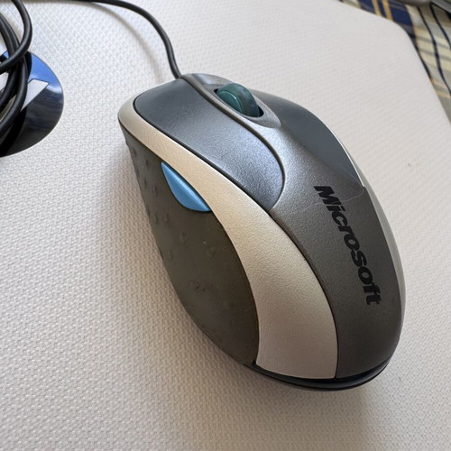 Microsoft Notebook Optical Mouse 3000 Model 1049 like new