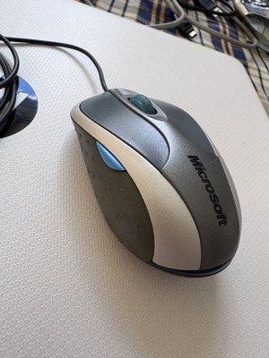Microsoft Notebook Optical Mouse 3000 Model 1049 like new