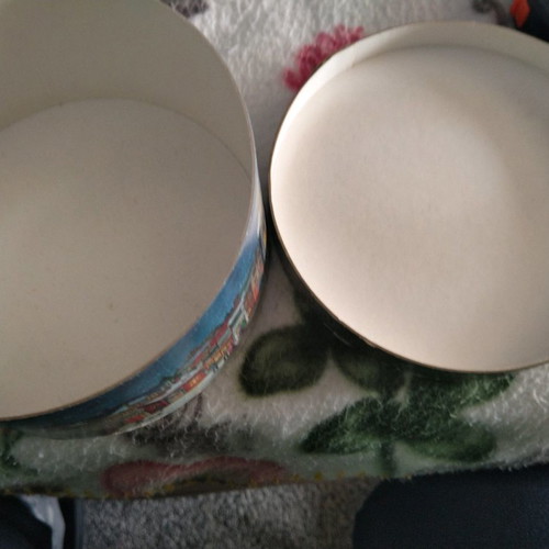 Hard cardboard box diameter 16