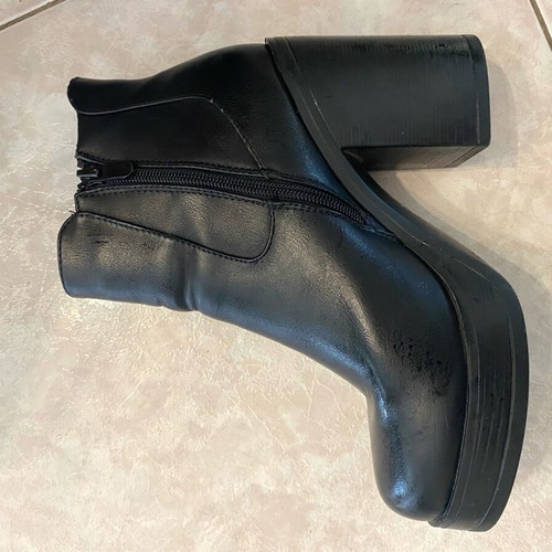 Black heeled boots size 39 in excellent condition