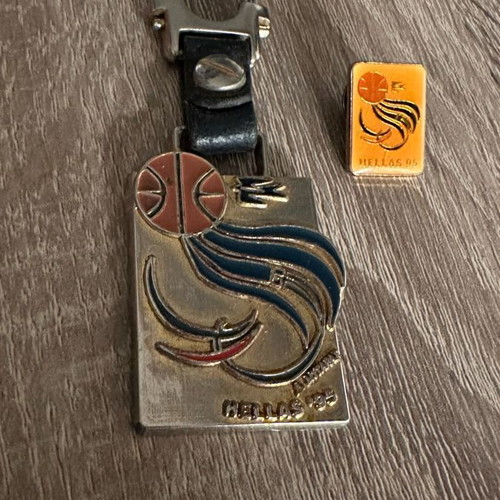 Keychain and pin Hellas 1995 FIBA World Champions used