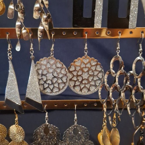 Dangling earrings set of 15 pairs with stand, new, gold and silver