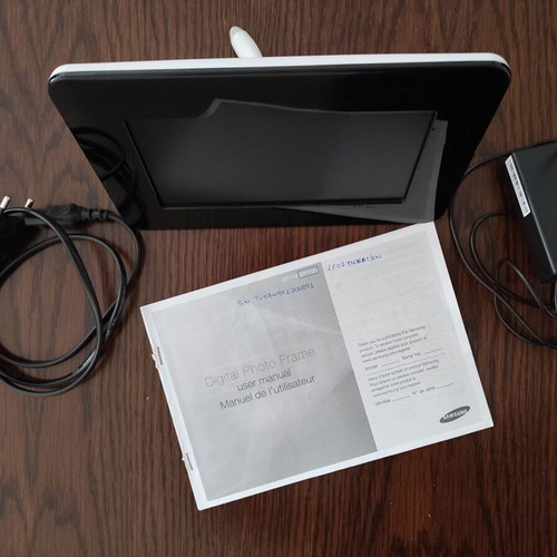 Samsung SPF-71ES 7'' digital photo frame like new