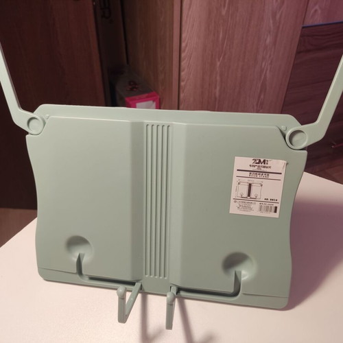 Plastic folding book stand like new