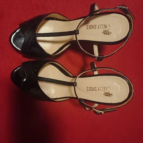 Black patent leather Nelly sandals with heel, size 37, like new