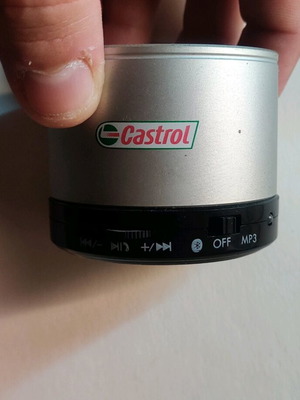 small castrol ηχείο. δυστυχώς χώρις φορτιστή.