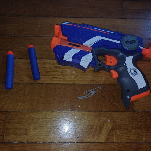 Nerf gun like new with 3 darts