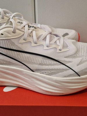 Puma Deviate Pure Nitro running shoes like new, size 44.5, white