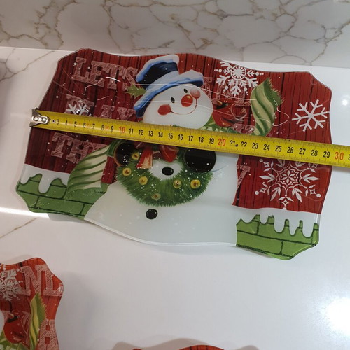 Christmas plates set of 5, new