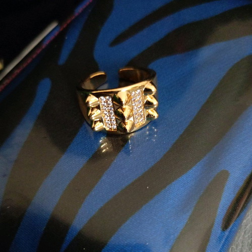 Bling ring like new, gold color