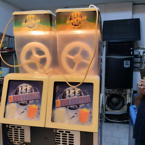 SPM double 940 WATT granita machine like new