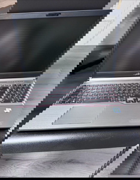Fujitsu Laptop E756