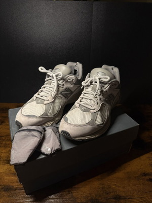 New Balance M2002RVC sneakers, grey, size 44.5