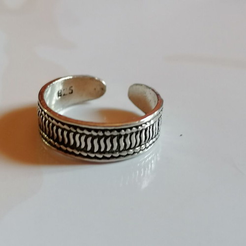 925 Silver Toe Ring with Linear Embossed Designs new