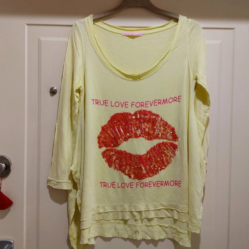 Cotton blouse like new, yellow with fuchsia sequin design