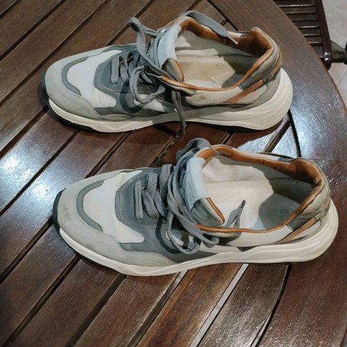 Guy Laroche sneakers used, gray and white athletic shoes