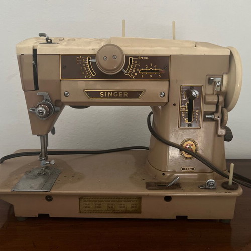 Singer sewing machine vintage used