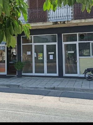 Καταστήματα 3 γωνιακά 163τμ στις Παπαδάτες Μακρυνείας