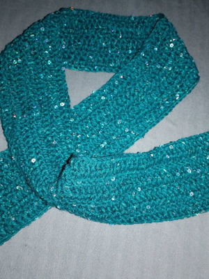 Knitted scarf like new, green with silver details